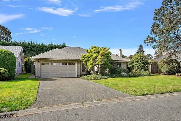 3998 Hopesmore Dr, Saanich BC V8N 6A3 - 3 bed, 2.0 bath in Saanich