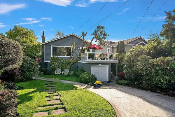 453 Monterey Ave, Oak Bay BC V8S 4T8 - 4 bed, 3 bath property for sale in Oak Bay