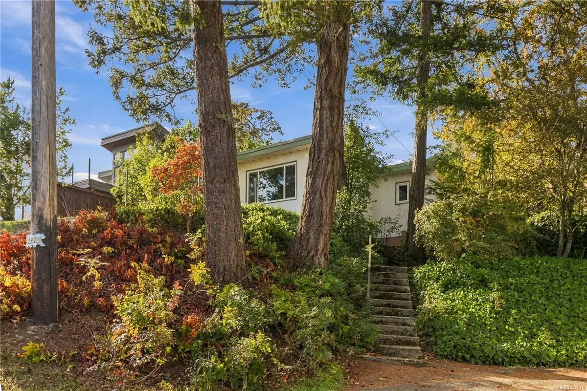 3904 Wilkinson Rd, Saanich BC V8Z 5A2