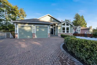 2168 Ferndale Rd, Saanich BC V8Z 2Z1