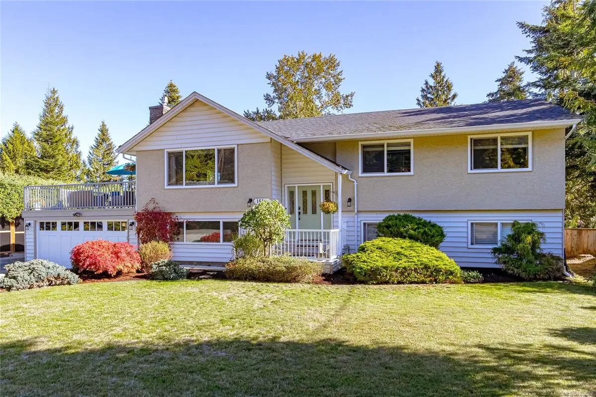 1650 Yeo St, Nanoose Bay BC V9P 9C7