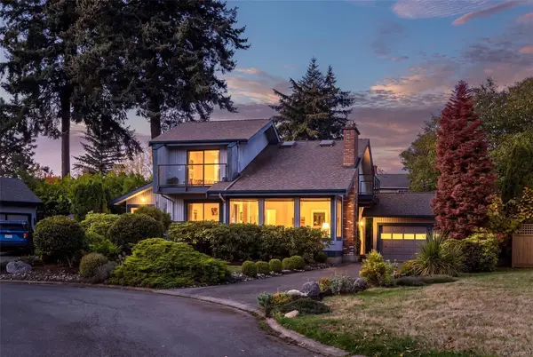 4246 Maimie Pl, Saanich BC V8N 5T4 - 4 bed, 3.0 bath in Saanich
