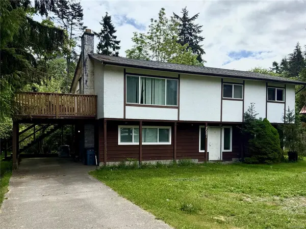 4081 Carey Pl, Royston BC V0R 2V0 - 5 bed, 3 bath property for sale in Royston