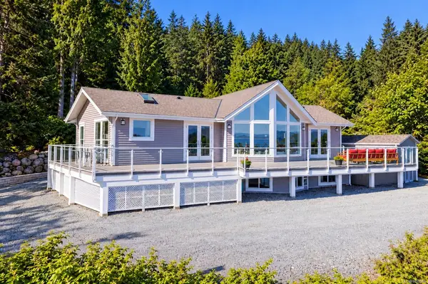 8475 Lisa Lane, Lantzville BC V0R 2H0 - 4 bed, 3.0 bath in Lantzville
