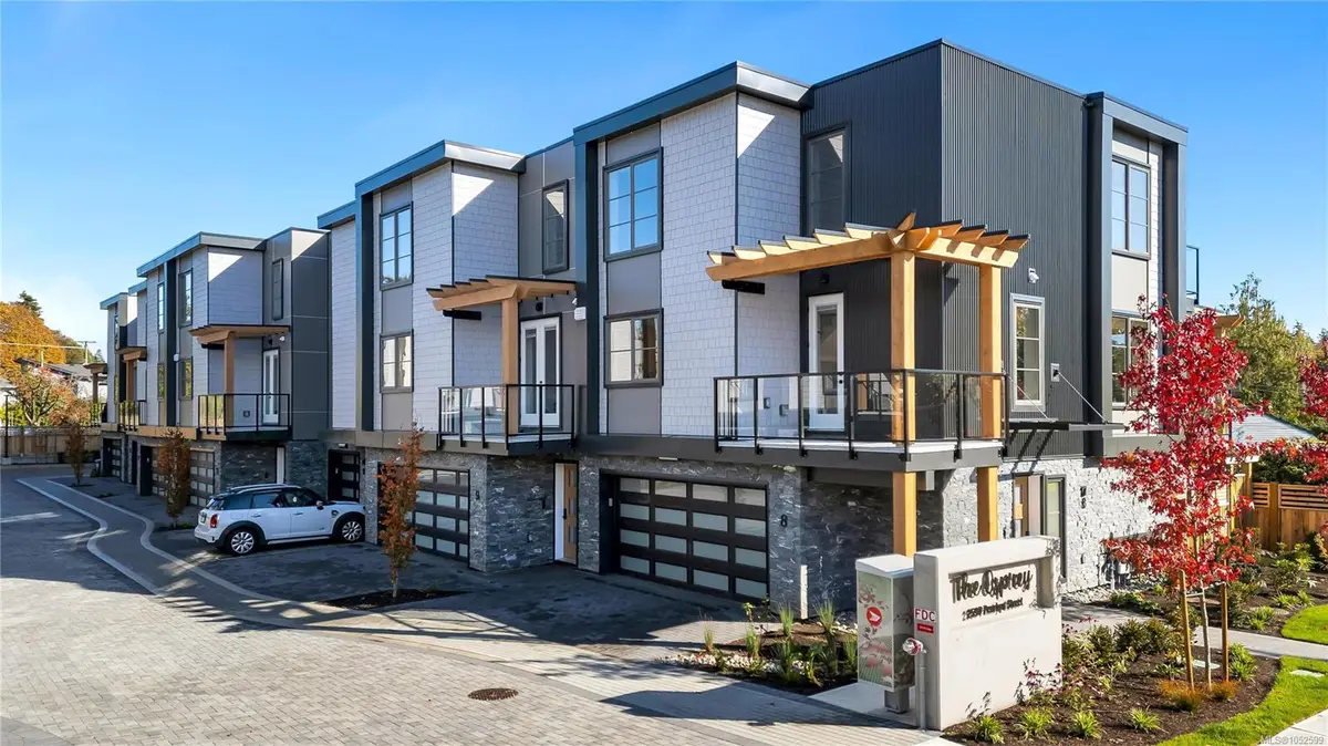 #11 - 2590 Penrhyn St #11, Saanich BC V8N 1G3