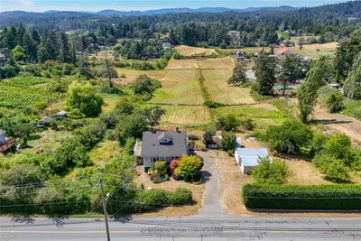 4014 Holland Ave, Saanich BC V8Z 5K1