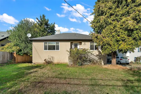 1230 Hillside Ave, Victoria BC V8X 2B2 - 4 bed, 2 bath property for sale in Victoria