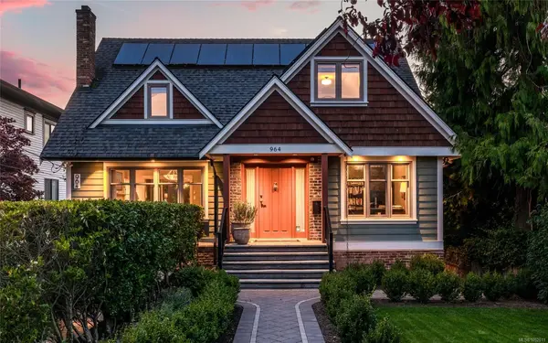 964 Newport Ave, Oak Bay BC V8S 5C9 - 5 bed, 4.0 bath in Oak Bay