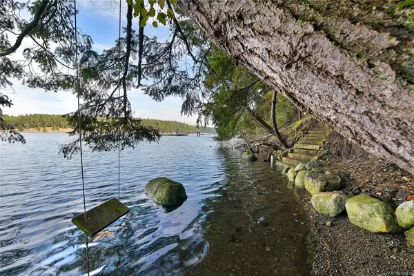 706 Horton Bay Rd, Mayne Island BC V0N 2J2 - 2 bed, 1 bath property for sale in Mayne Island