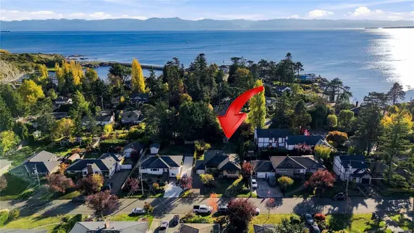 1161 Hadfield Ave, Esquimalt BC V9A 5N8 - 4 bed, 2.0 bath in Esquimalt
