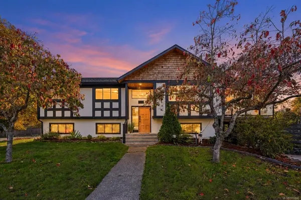 988 Monterey Ave, Oak Bay BC V8S 4V2 - 4 bed, 3.0 bath in Oak Bay