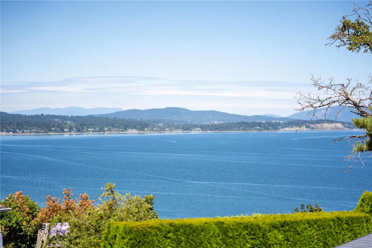 4596 Bonnieview Pl, Saanich BC V8N 3V6