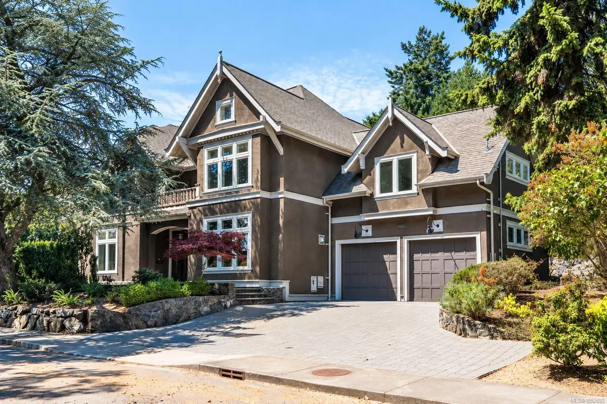 1568 Montgomery Ave, Victoria BC V8S 1T6