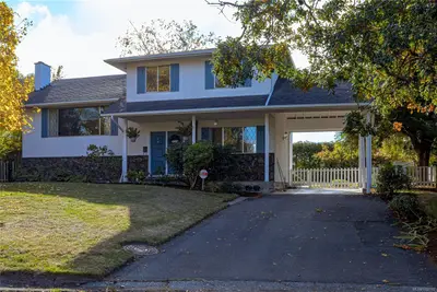 1823 Jade Pl, Saanich BC V8P 3E5