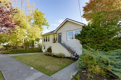 145 Beechwood Ave, Victoria BC V8S 3W4