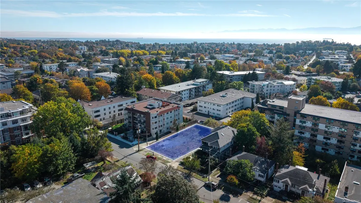 931 McClure St, Victoria BC V8V 3E8