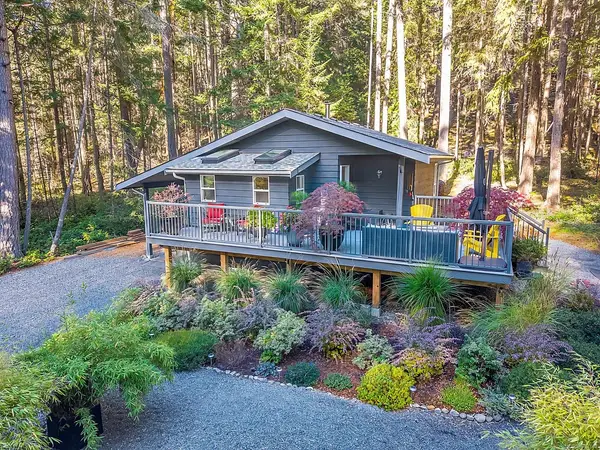 2701 Galley Cres, Pender Island BC V0N 2M2 - 1 bed, 2.0 bath in Pender Island