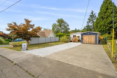 1990 4th St E, Courtenay BC V9N 6V3