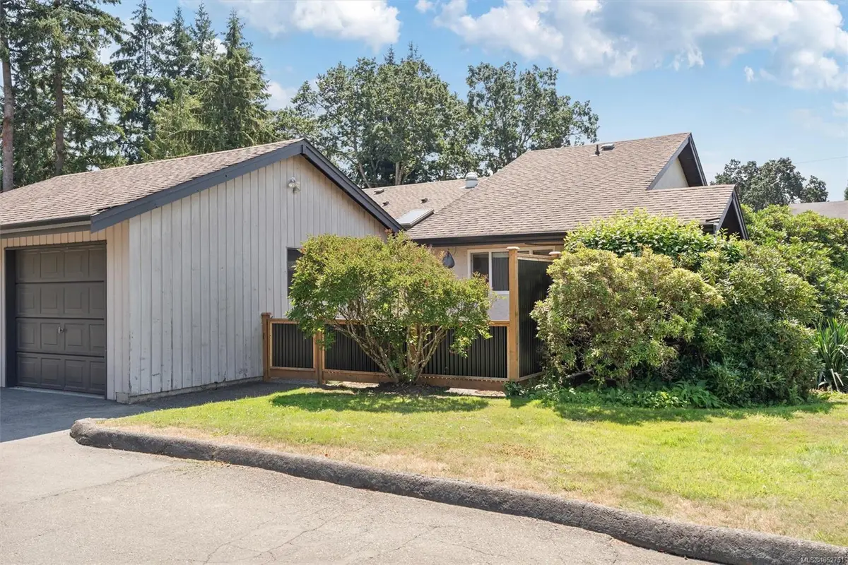#4 - 1184 Clarke Rd #4, Central Saanich BC V8N 2C3