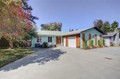 1837 Sandra Pl, Duncan BC V9L 5A4
