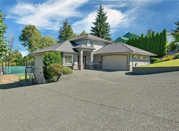 830 Pinecrest Rd, Campbell River BC V9W 3P3 - 4 bed, 3.0 bath in Campbell River