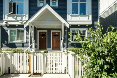 #4 - 3092 Washington Ave #4, Victoria BC V9A 0J5
