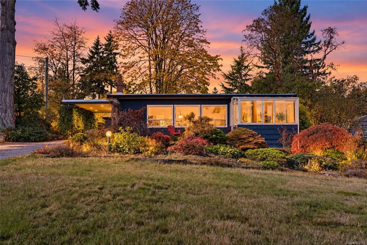 8698 East Saanich Rd, North Saanich BC V8L 1H2