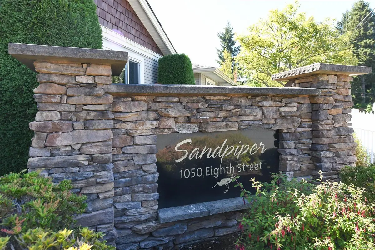 #2 - 1050 8th St #2, Courtenay BC V9N 4A5