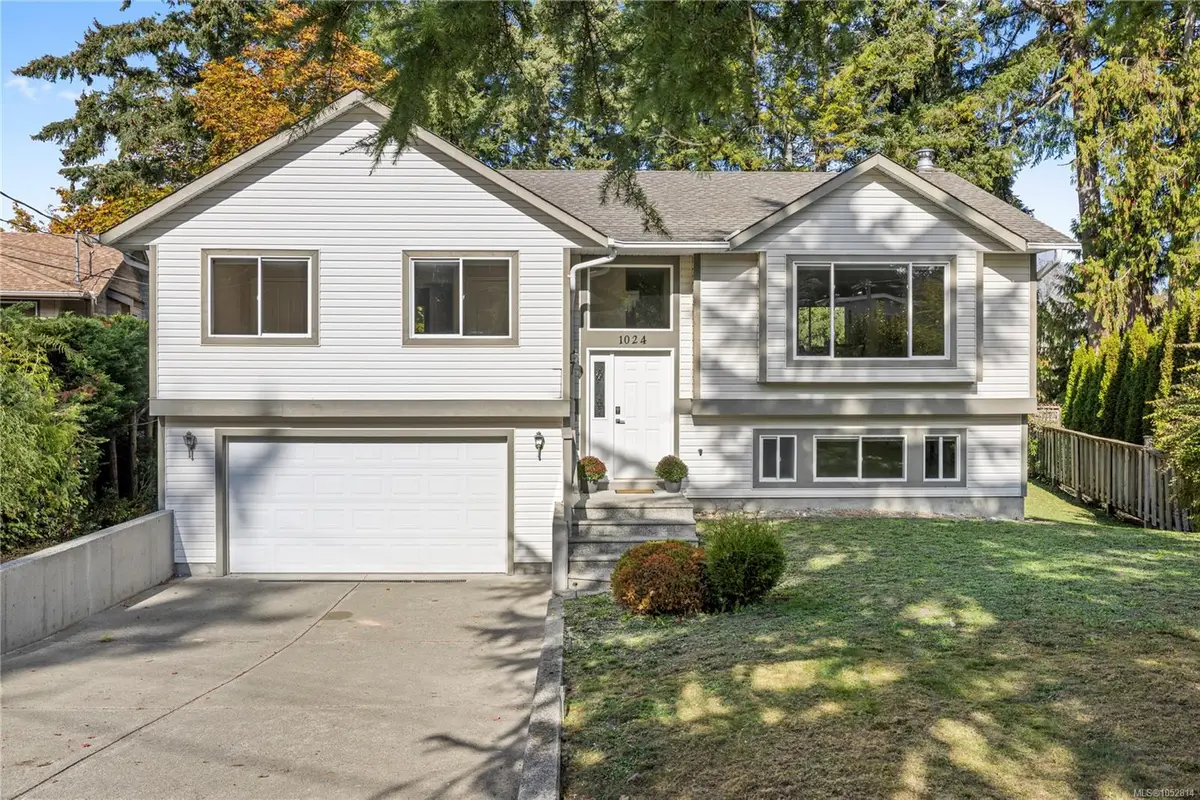 1024 Centre Cres, Qualicum Beach BC V9K 2G6