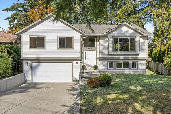 1024 Centre Cres, Qualicum Beach BC V9K 2G6 - 3 bed, 2 bath property for sale in Qualicum Beach