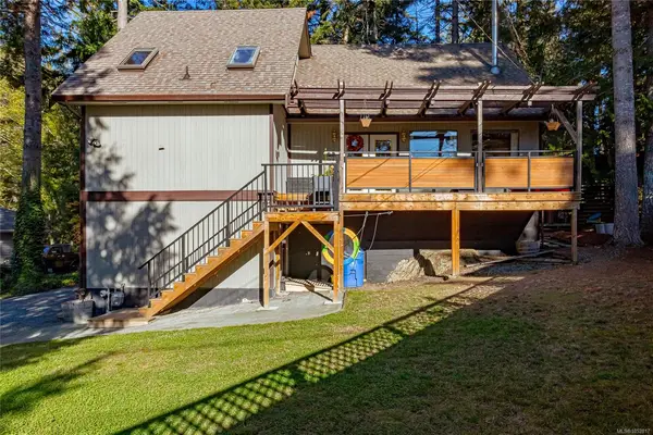 2335 Ravenhill Rd, Shawnigan Lake BC V0R 2W1 - 4 bed, 2 bath property for sale in Shawnigan Lake