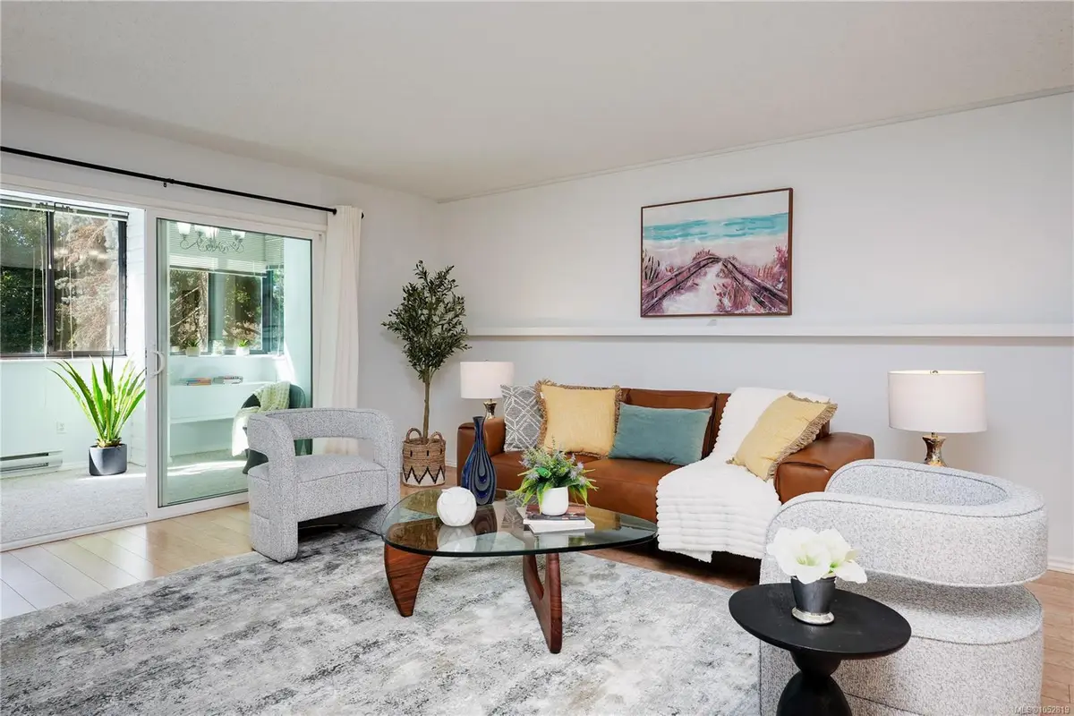 #203 - 1120 Fairfield Rd #203, Victoria BC V8V 3A7