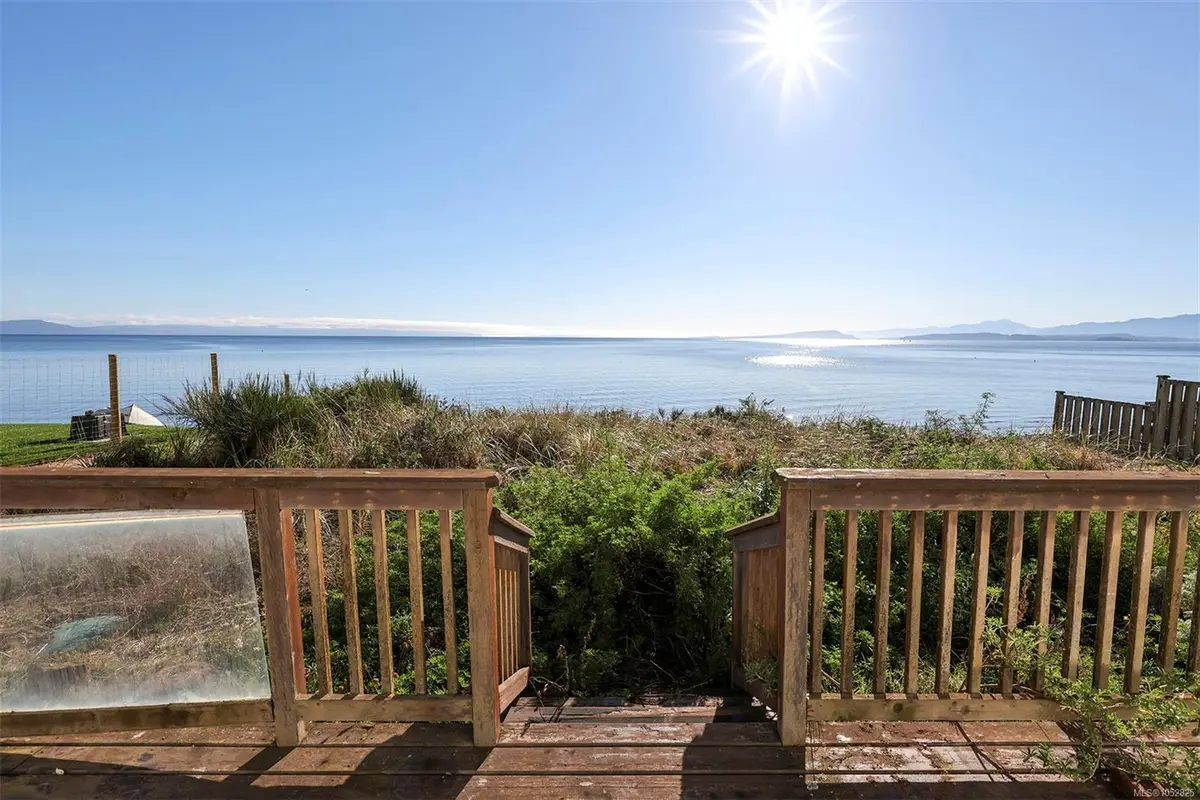 622 Hutton Rd, Comox BC V9M 3V5