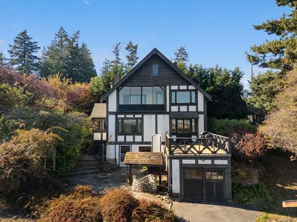 5904 Old East Rd, Saanich BC V8Y 1V6 - 3 bed, 2 bath property for sale in Saanich