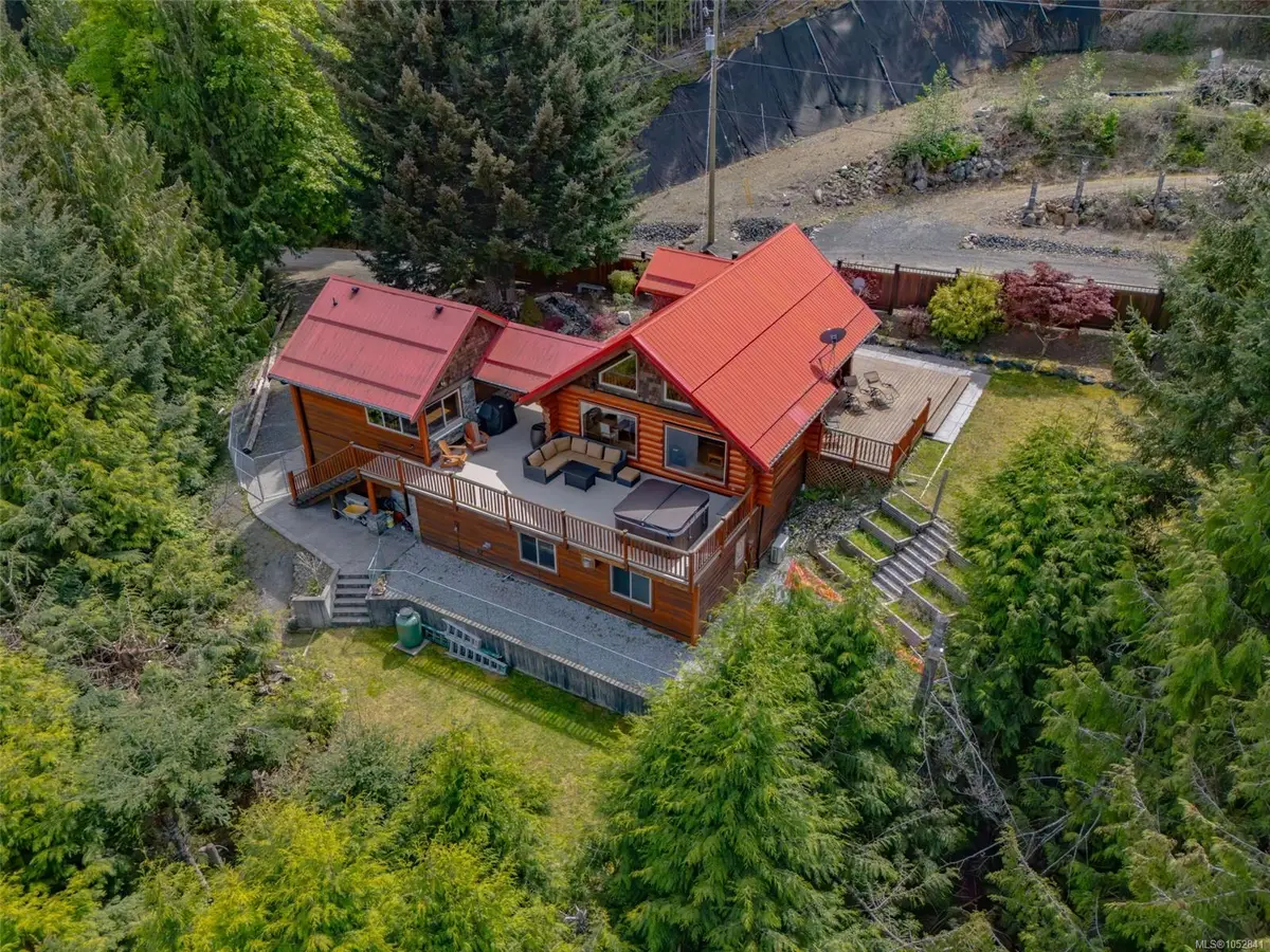 1765 Paul's Pl, Qualicum Beach BC V9K 2S3