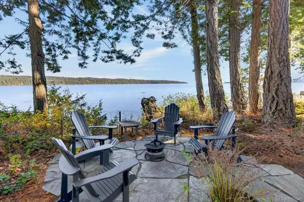 7844 Ships Point Rd, Fanny Bay BC V0R 1W0 - 3 bed, 2 bath property for sale in Fanny Bay