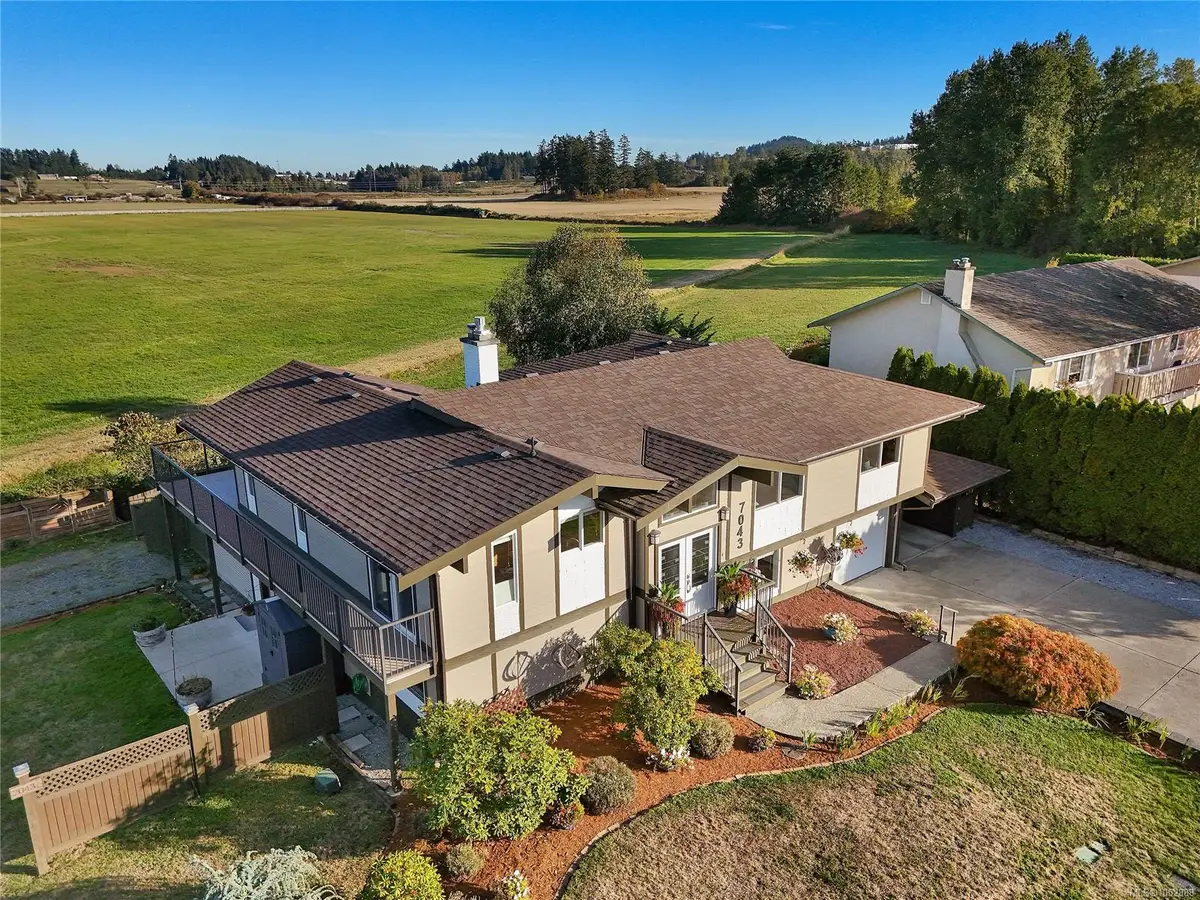 7043 Bickstan Pl, Central Saanich BC V8M 1G8