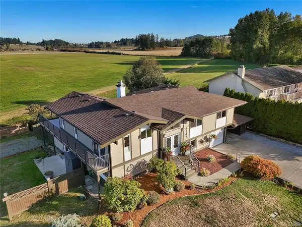 7043 Bickstan Pl, Central Saanich BC V8M 1G8 - 6 bed, 4.0 bath in Central Saanich