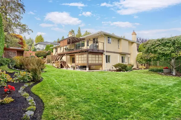5179 Del Monte Ave, Saanich BC V8Y 1X3 - 5 bed, 3.0 bath in Saanich