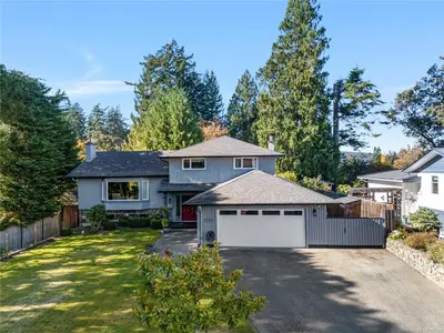 4904 Bellcrest Pl, Saanich BC V8Y 2C9