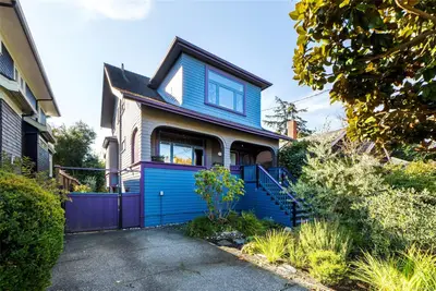 1271 McKenzie St, Victoria BC V8V 2W6