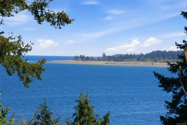 590 Willow St, Parksville BC V9P 1A5 - 3 bed, 2 bath property for sale in Parksville