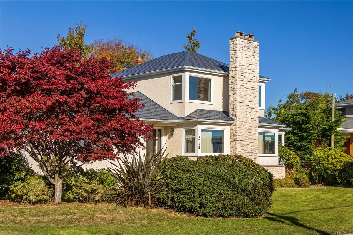 218 Beach Dr, Oak Bay BC V8S 2M1
