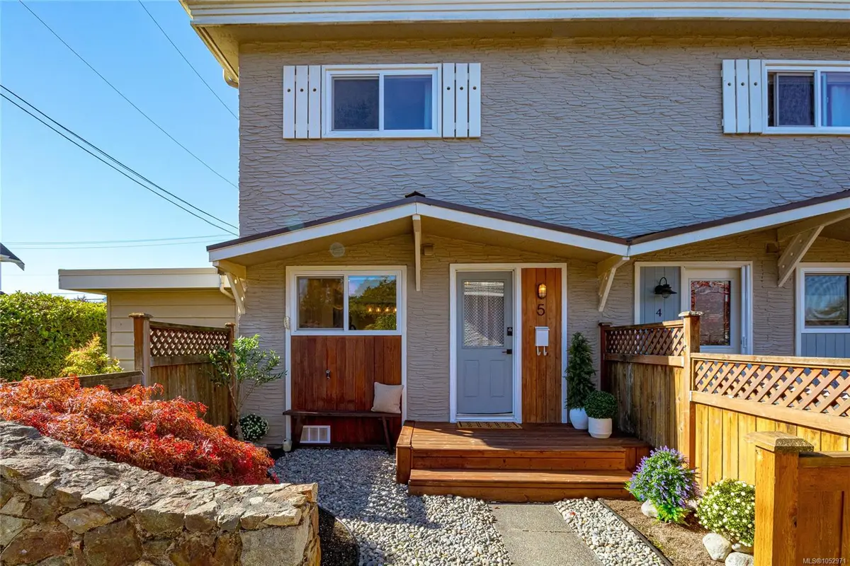#5 - 10145 Third St #5, Sidney BC V8L 3B5
