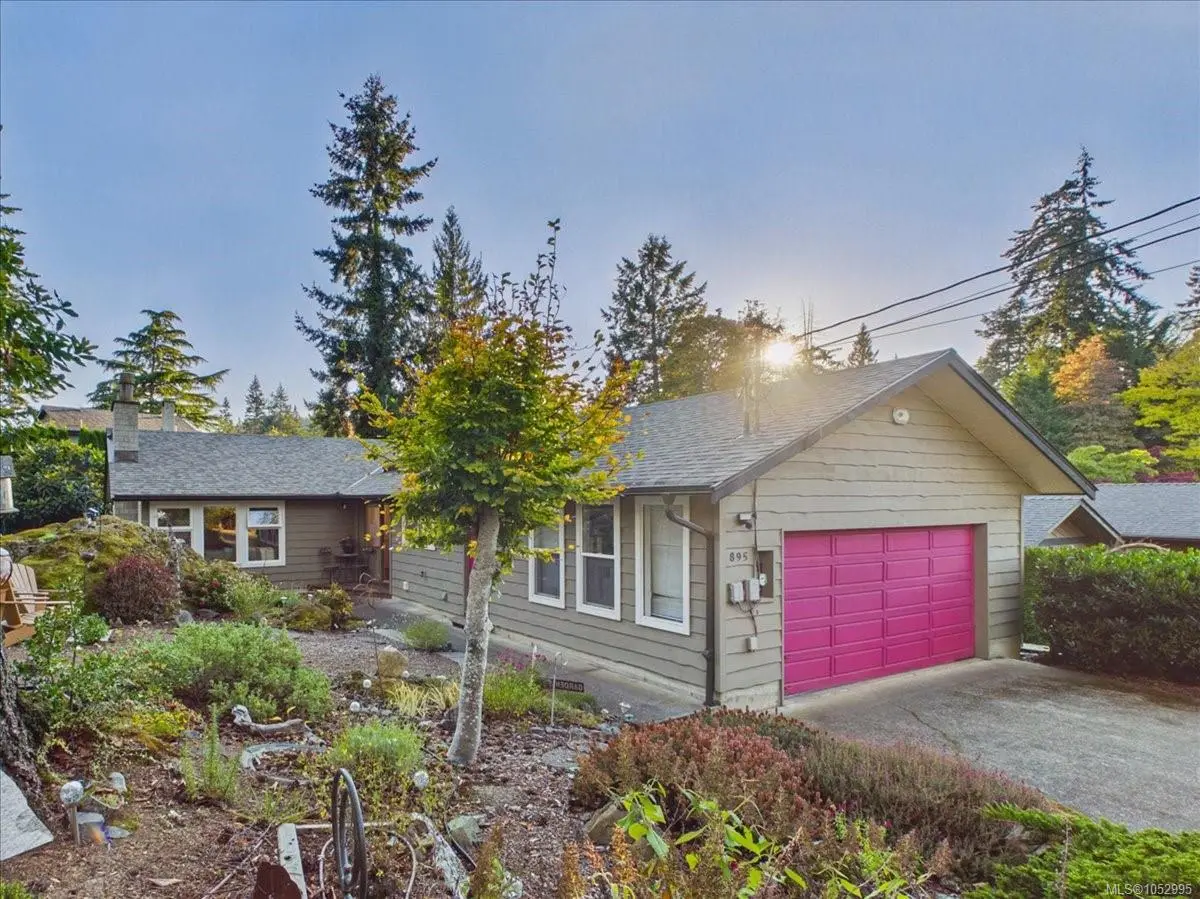 895 Brentwood Hts, Central Saanich BC V8M 1A8