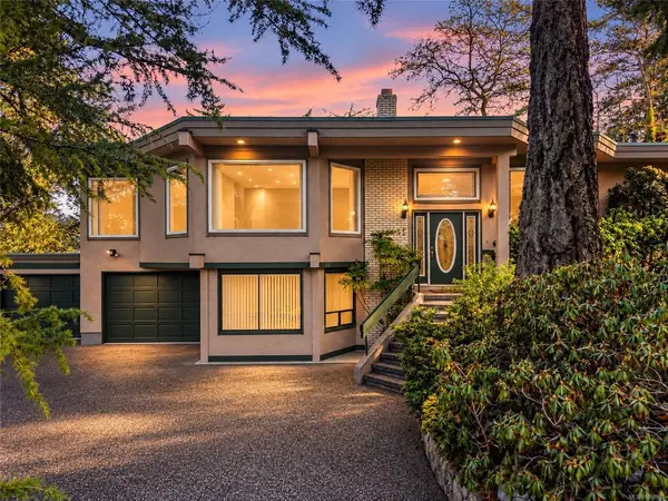 1055 Thistlewood Dr, Saanich BC V8X 4V7 - 4 bed, 3.0 bath in Saanich