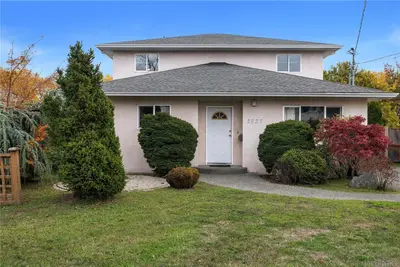 2837 Scott St, Victoria BC V8R 4J5