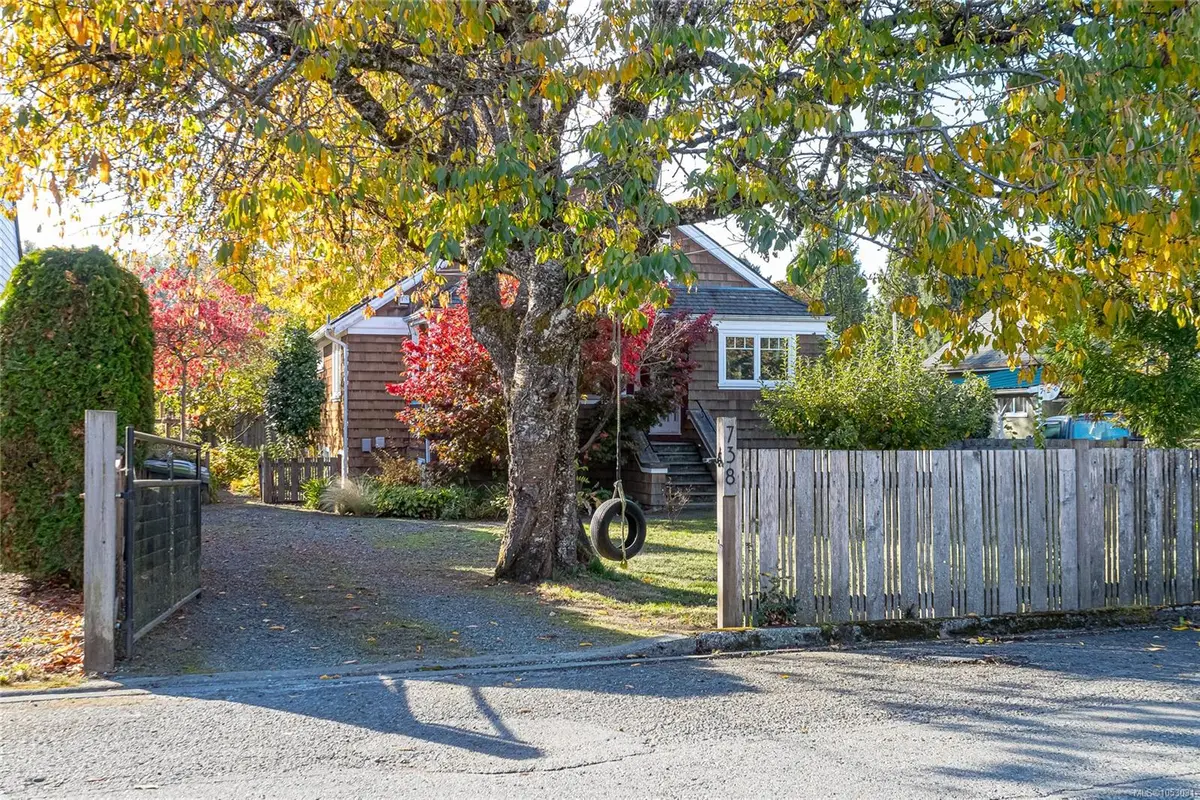 738 Watson St, Duncan BC V9L 2L4
