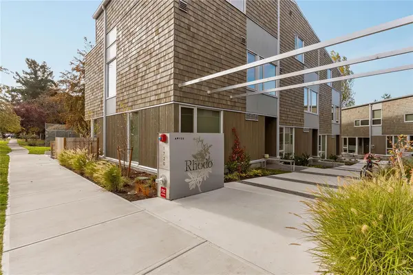 #105 - 1720 Fairfield Rd #105, Victoria BC V8S 1G3 - 2 bed, 3.0 bath in Victoria