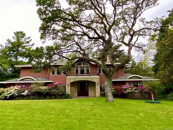 3280 Ripon Rd, Oak Bay BC V8R 6G7 - 5 bed, 5.0 bath in Oak Bay